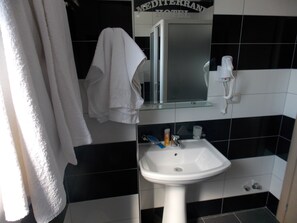 Deluxe Double Room, Sea View | 1 bedroom, WiFi (free) - Hotel Mediterrane (Sarandë)