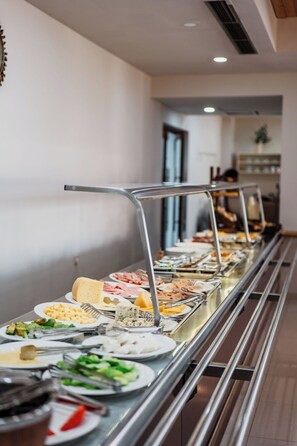 Free daily continental breakfast  - Hotel Mediterrane (Sarandë)