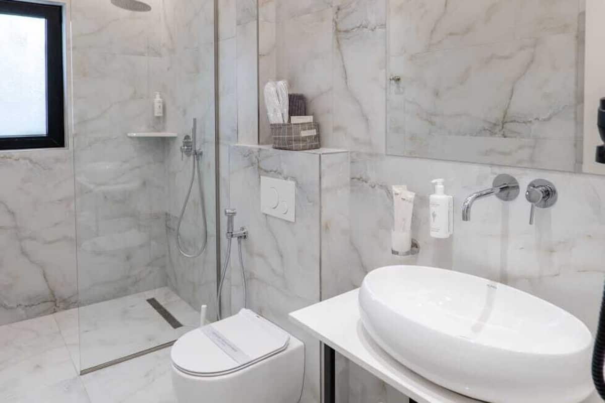 Douche, séchoir à cheveux