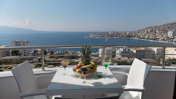 Deluxe tweepersoonskamer, uitzicht op zee | 1 slaapkamer, gratis wifi