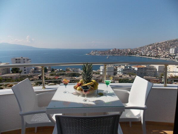 Chambre Deluxe double, vue sur la mer | 1 chambre, accès au Wi-Fi (inclus)