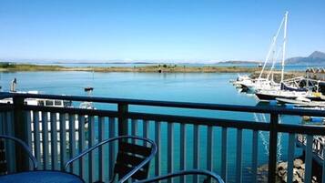 Suite, 2 chambres, vue mer | Balcon