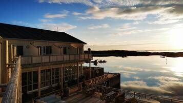 Suite, 2 habitaciones, vista al mar | 3 habitaciones, cunas gratuitas, wifi gratis y ropa de cama