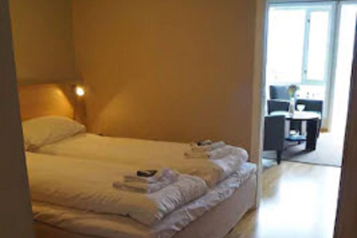 Tempat tidur bayi gratis, Wi-Fi gratis, dan seprai linen