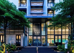 Exterior - Cross Vibe Sukhumvit Hotel (Bangkok)