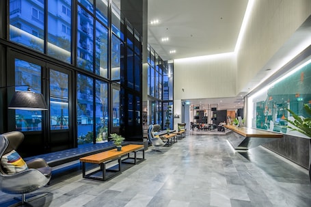 Lobby. Cross Vibe Sukhumvit Hotel