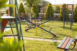 Children’s play area – outdoor