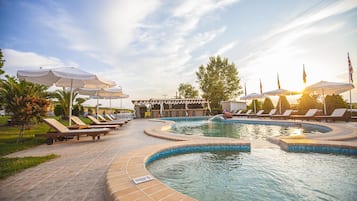 Outdoor pool, pool umbrellas, sun loungers