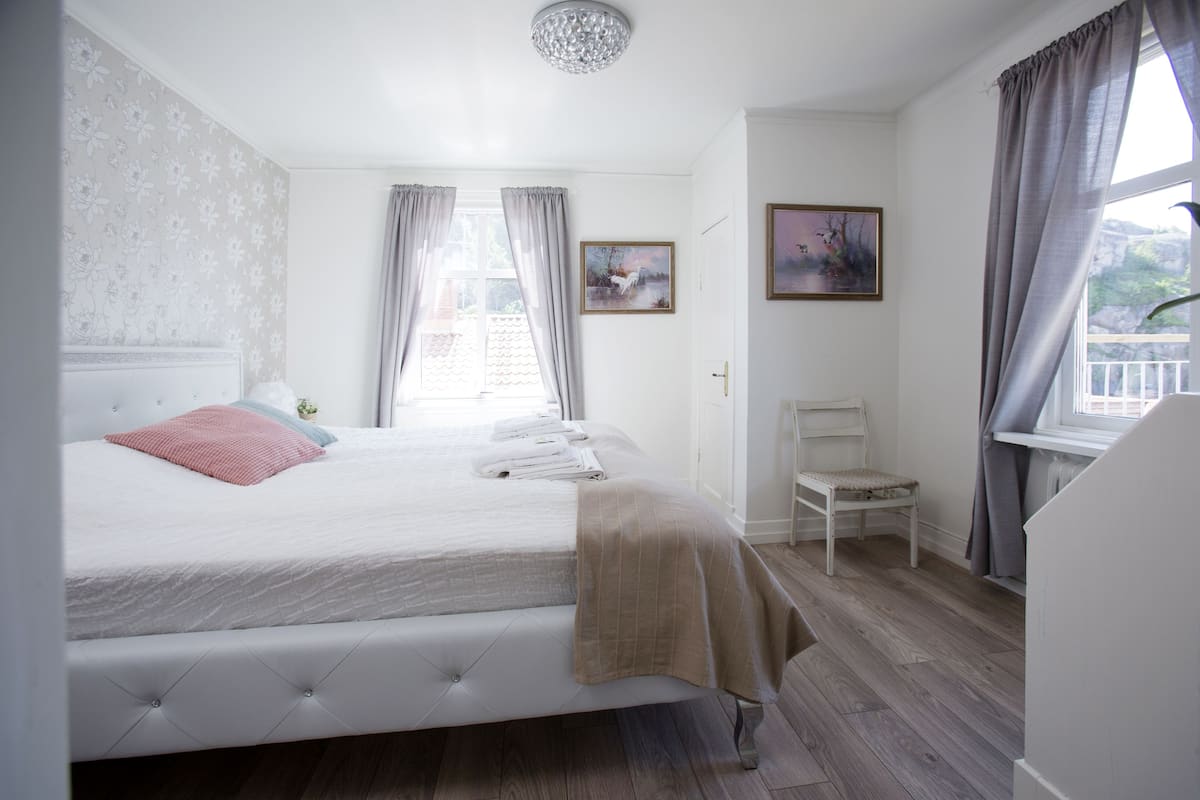 1 habitación, cortinas blackout, wifi gratis y ropa de cama
