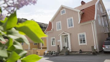 Mörkläggningsgardiner, gratis wi-fi och sängkläder