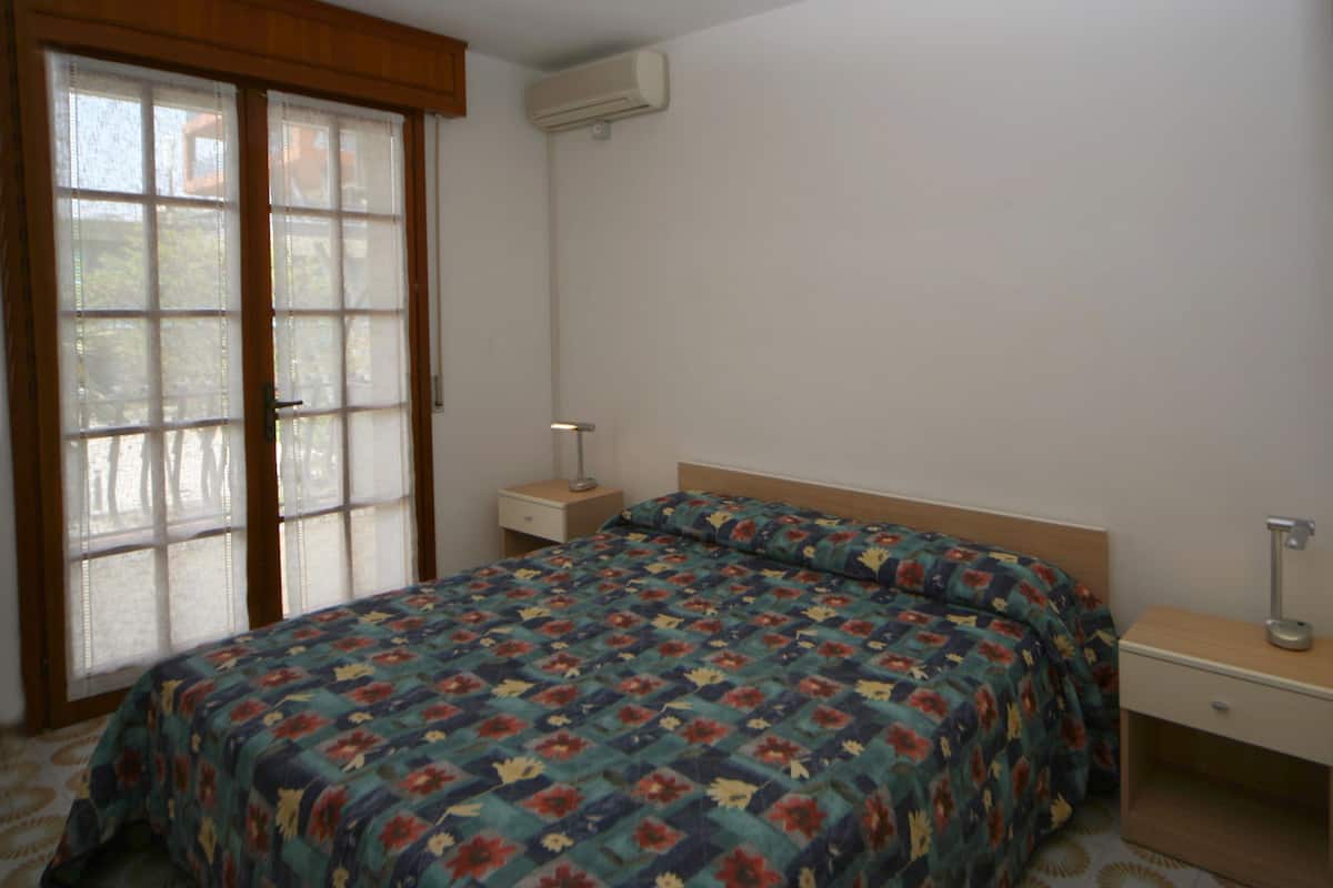Apartment, 2 Bedrooms | In-room safe, cribs (surcharge), WiFi (free)