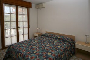 Apartment, 2 Schlafzimmer | Zimmersafe, Babybetten, kostenloses WLAN