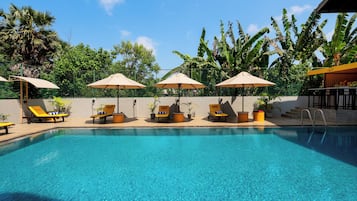 Outdoor pool, pool umbrellas, sun loungers