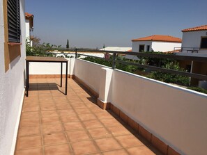 Traditional Apartment, 1 Double Bed, Balcony, Garden View | Blackout drapes, free WiFi