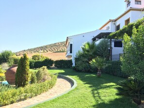 Outdoor pool, open noon to 9 PM, pool umbrellas - Hotel Atalayas EXTREMADURA (Zafra)