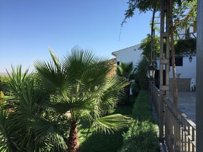 Outdoor pool, open noon to 9 PM, pool umbrellas - Hotel Atalayas EXTREMADURA (Zafra)