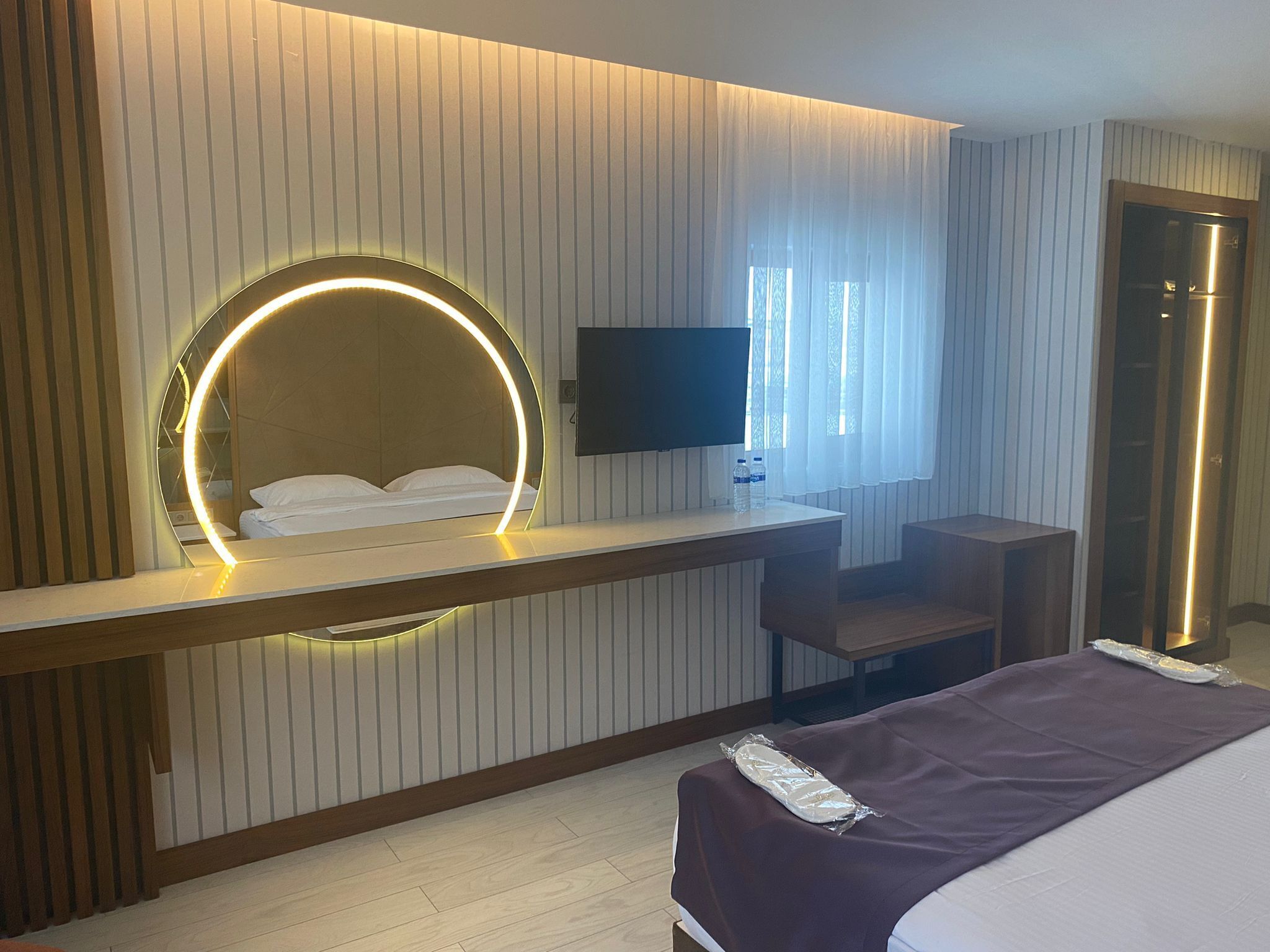 Deluxe Room | Minibar, in-room safe, individually decorated, free WiFi