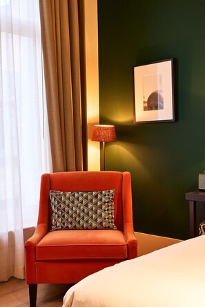 Minibar, in-room safe, desk, laptop workspace - Hotel FRANQ (Antwerp)