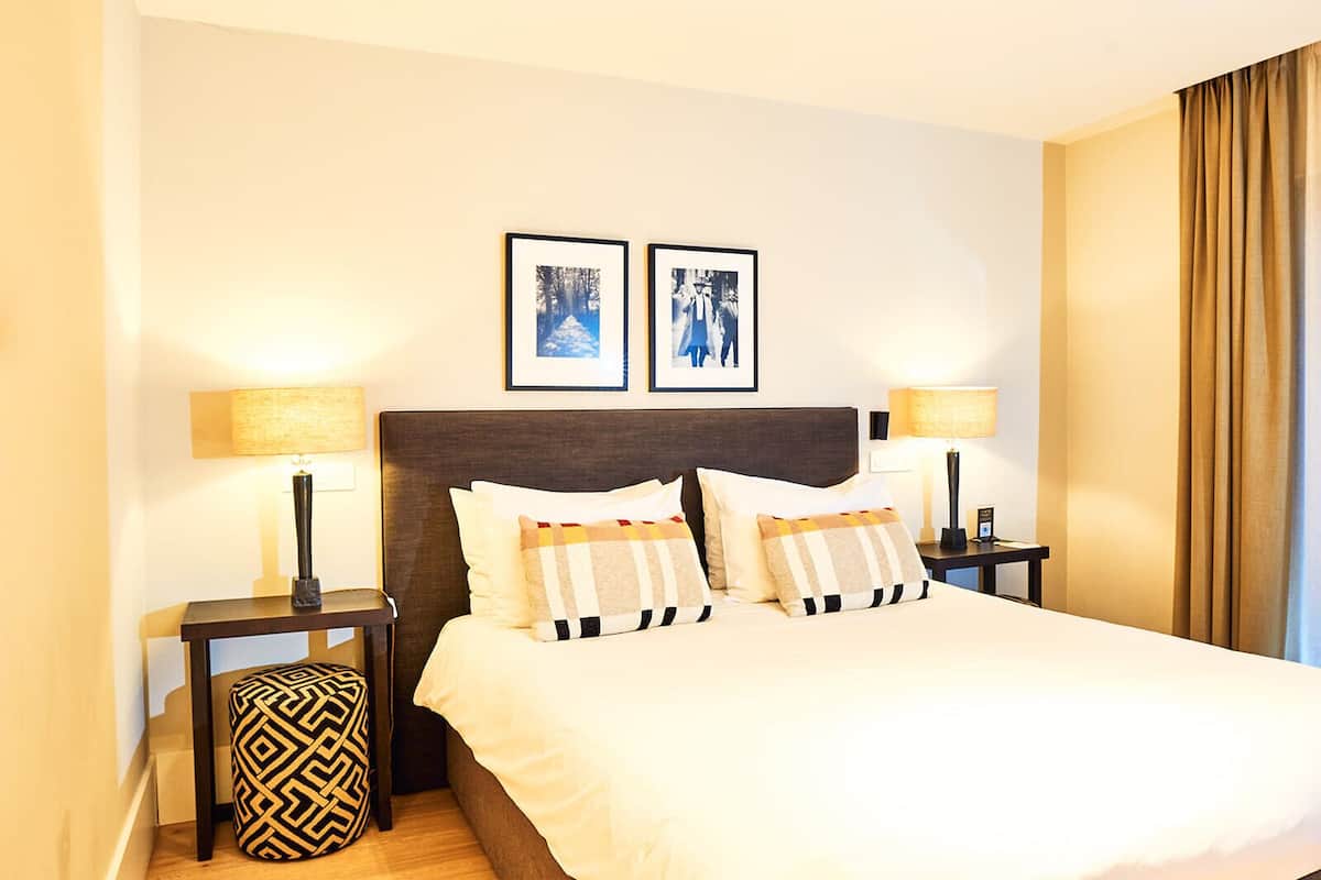 Luxury Suite | Minibar, in-room safe, desk, laptop workspace