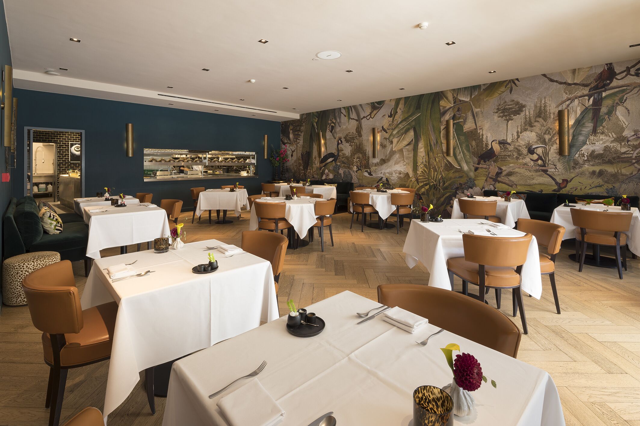 2 restaurants, lunch served