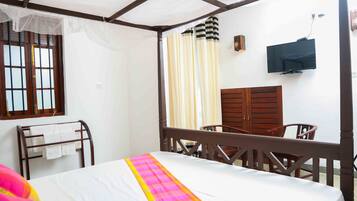 Minibar, in-room safe, free WiFi