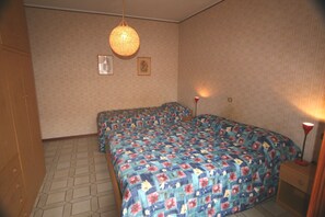Apartment, 1 Bedroom | 1 bedroom, in-room safe, cots/infant beds