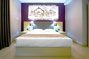 Deluxe Room, 1 King Bed | Premium bedding, down comforters, minibar, in-room safe