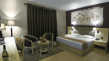 Deluxe Room, 1 King Bed | Premium bedding, down comforters, minibar, in-room safe