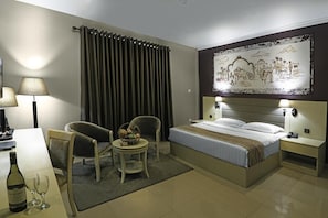 Deluxe Room, 1 King Bed | Premium bedding, down duvets, minibar, in-room safe - Tilko Jaffna City Hotel (Jaffna)