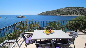 Comfort-Apartment, 2 Schlafzimmer, Terrasse, Meerblick | Terrasse/Patio