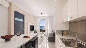 Comfort-Apartment, 2 Schlafzimmer, Terrasse, Meerblick | Eigene Küche | Großer Kühlschrank, Ofen, Herdplatte, Geschirrspüler