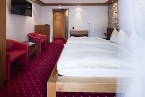 Down duvets, in-room safe, desk, free WiFi
