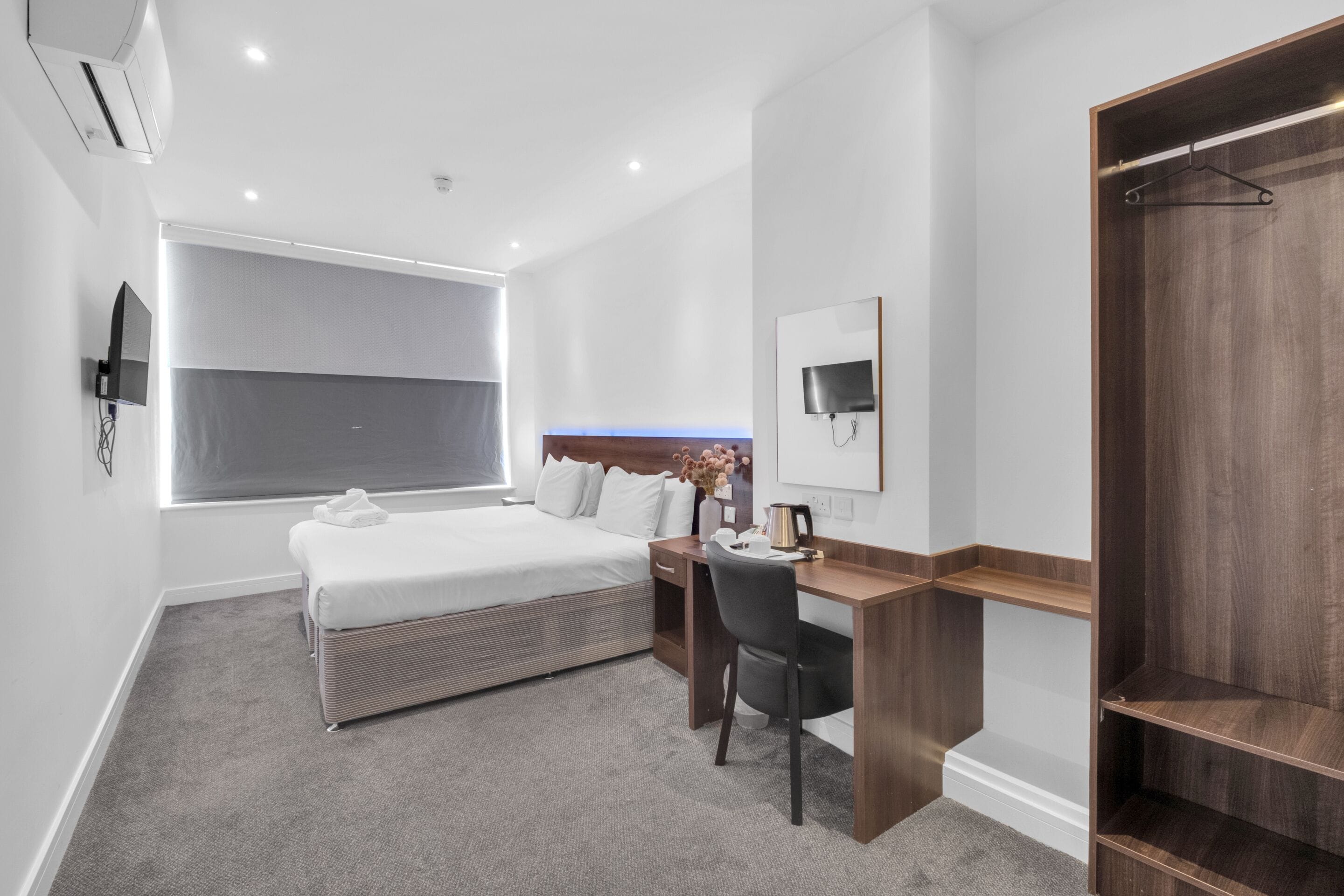 Photo - Signature Hotel London