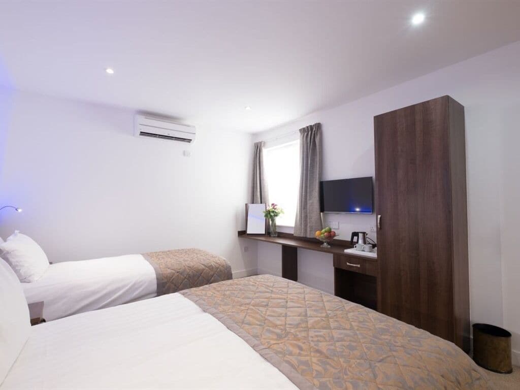 Photo - Signature Hotel London