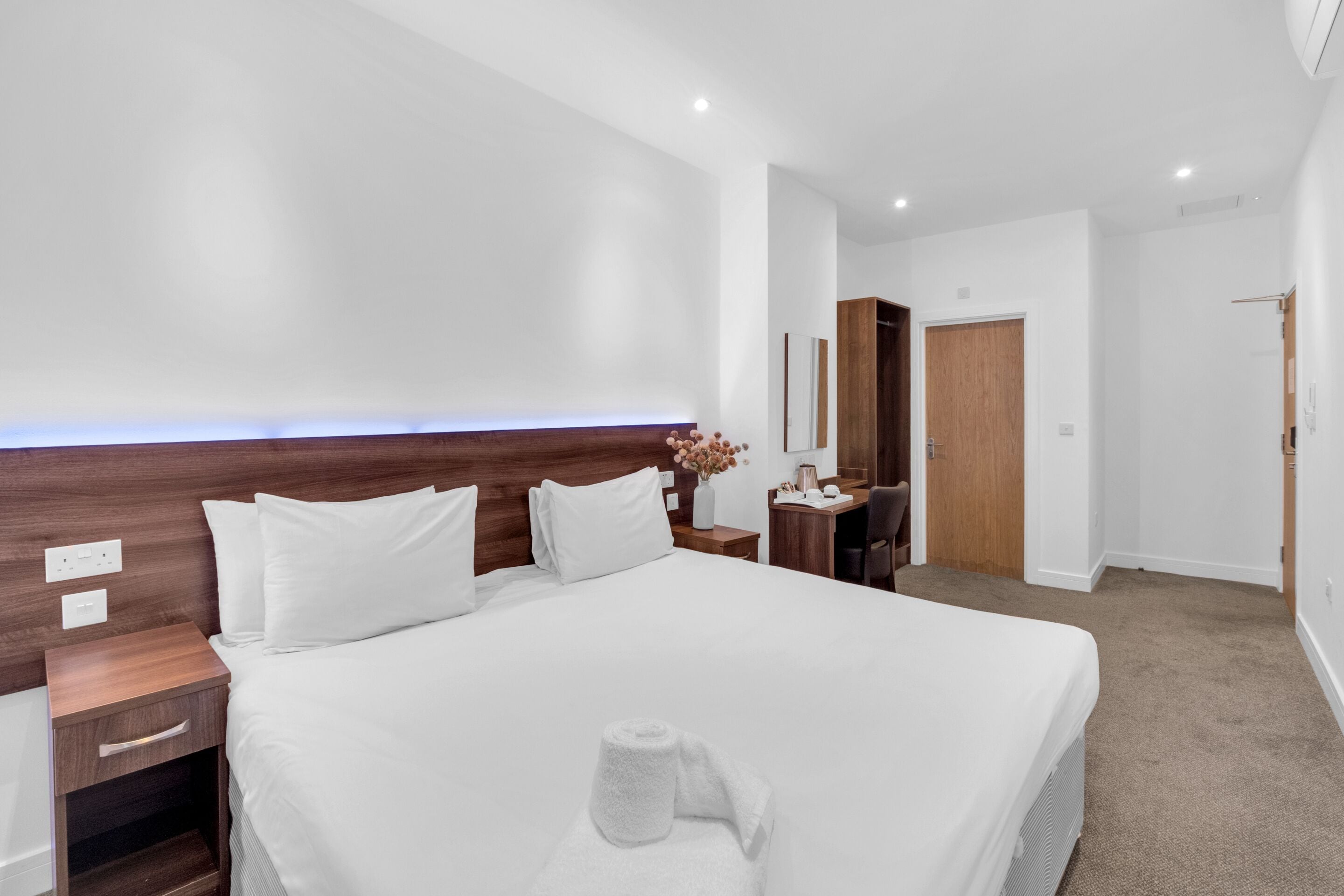 Photo - Signature Hotel London