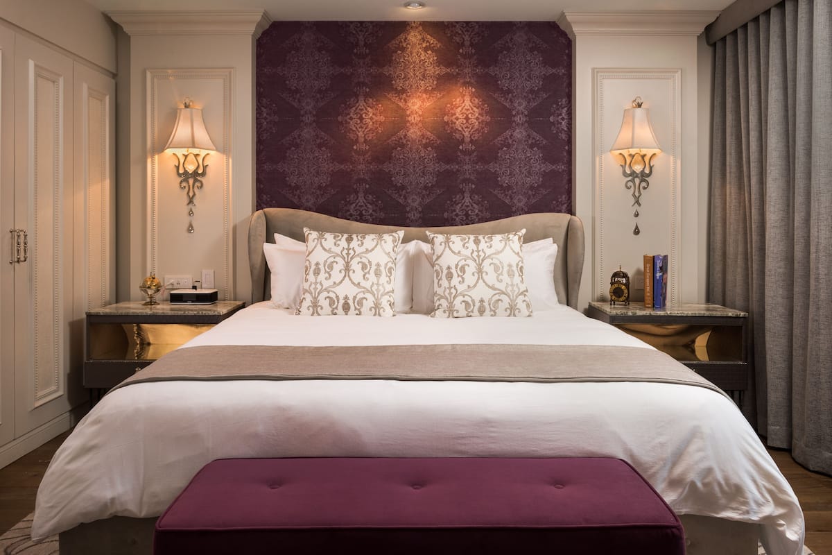 City Room, 1 King Bed, City View | 1 bedroom, premium bedding, minibar, in-room safe