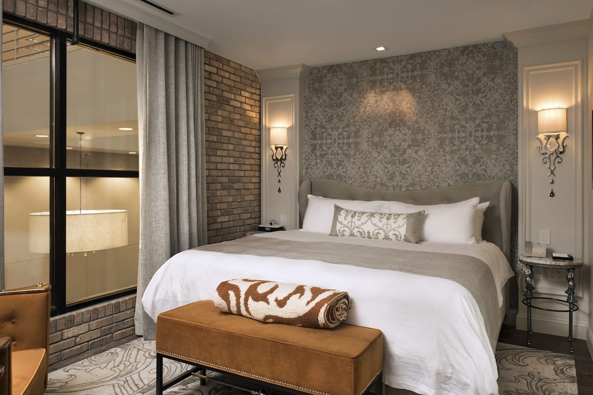 Superior Room, 1 King Bed (Atrium View) | 1 bedroom, premium bedding, minibar, in-room safe