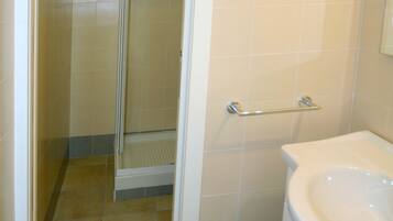 Apartment, 1 Bedroom | Bathroom | Shower