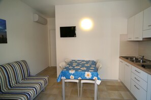 Apartment, 1 Schlafzimmer | Wohnzimmer | Flachbildfernseher