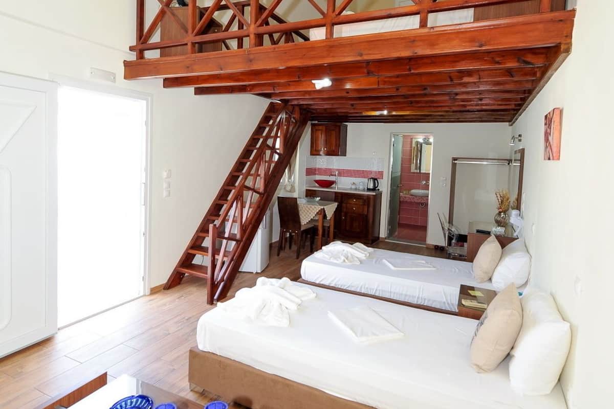 Suite, Mezzanine | In-room safe, desk, soundproofing, iron/ironing board