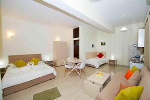 Family Room - Asterolithos (Santorini)