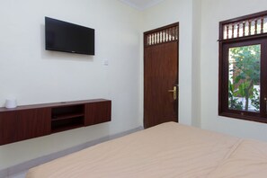 Desk, blackout curtains, free WiFi