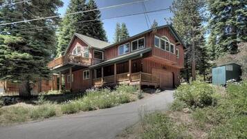 House, 3 Bedrooms | Front of property