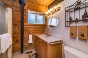 Cabin, 4 Bedrooms | Bathroom