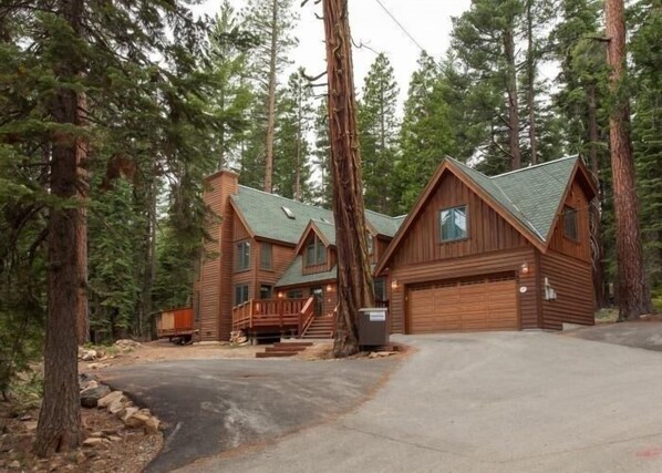 House, 6 Bedrooms | Exterior