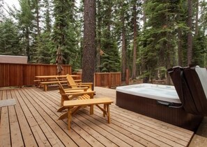 House, 6 Bedrooms | Balcony
