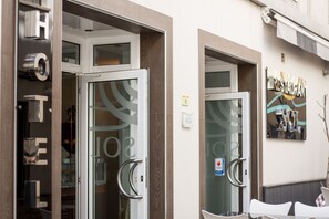 Front of property - Hotel Ampolla Sol (L'Ampolla)