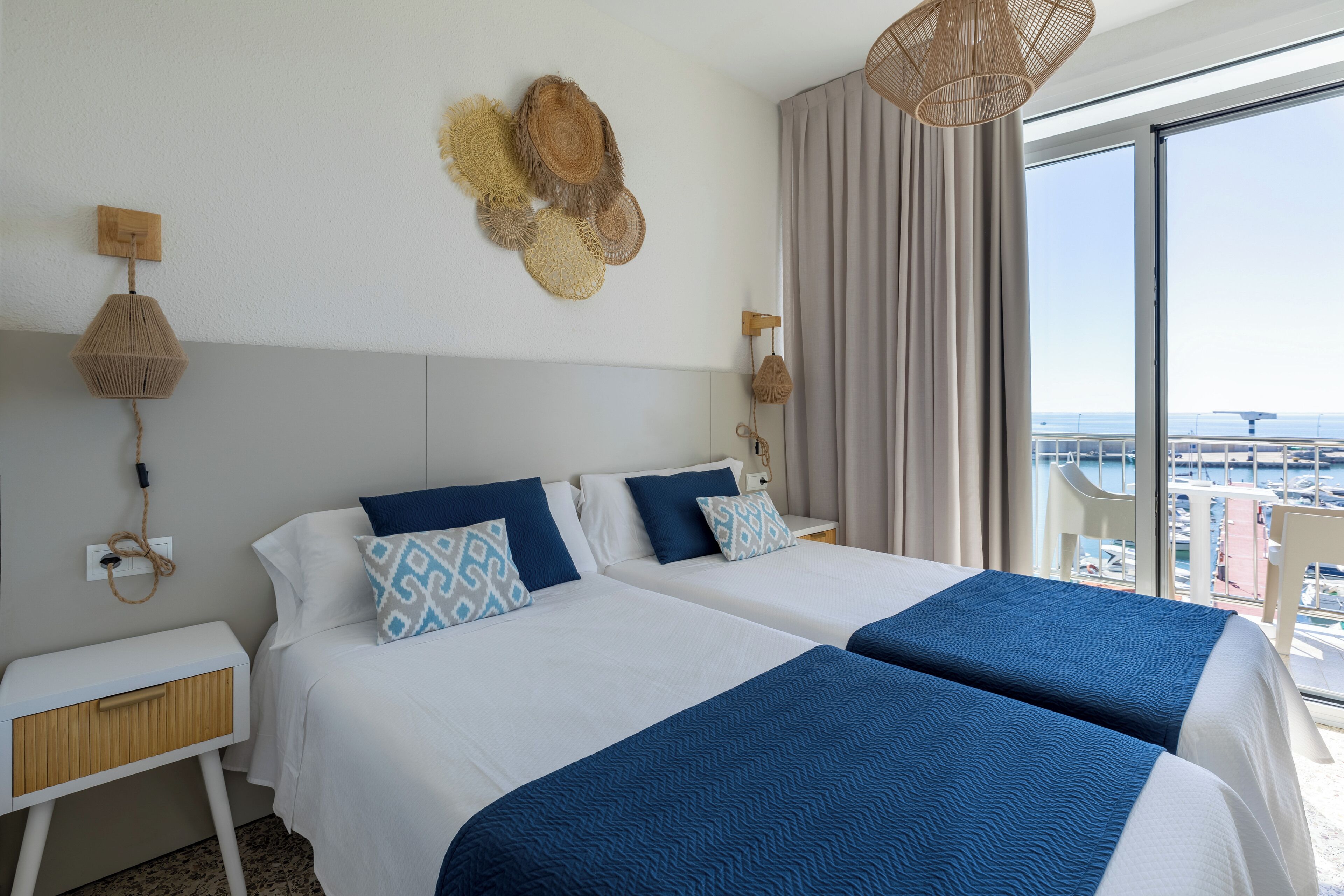 Double Room, Sea View | Room amenity