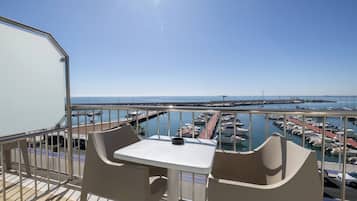 Camera doppia, vista mare | Una scrivania, tende oscuranti, Wi-Fi gratuito
