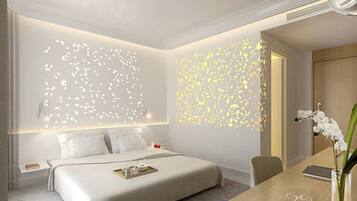 Luxe beddengoed, een minibar, een kluis op de kamer, een bureau